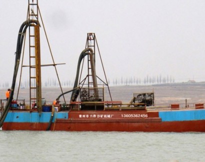 割邊船工作現(xiàn)場(chǎng)